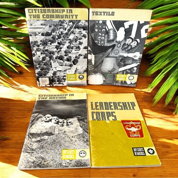 VINTAGE 1970s Boy Scouts of America Merit Badge Booklets - Lot of 4 - Retro - Picture 2 of 4